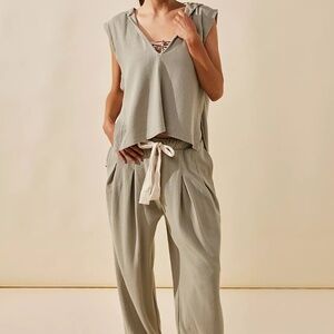 The definition of cozy-chic, this staple set from our collection.